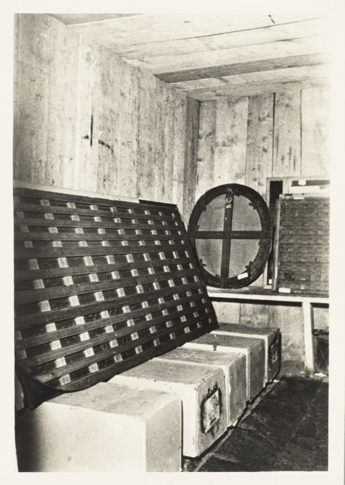 Archieffoto Lam Godsretabel: Schuilplaats van de panelen van het Lam Gods in de dynamietkamer