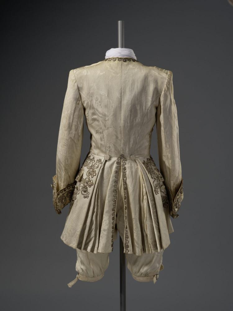Ensemble toneelkleding bestaande uit habit à la française en kniebroek