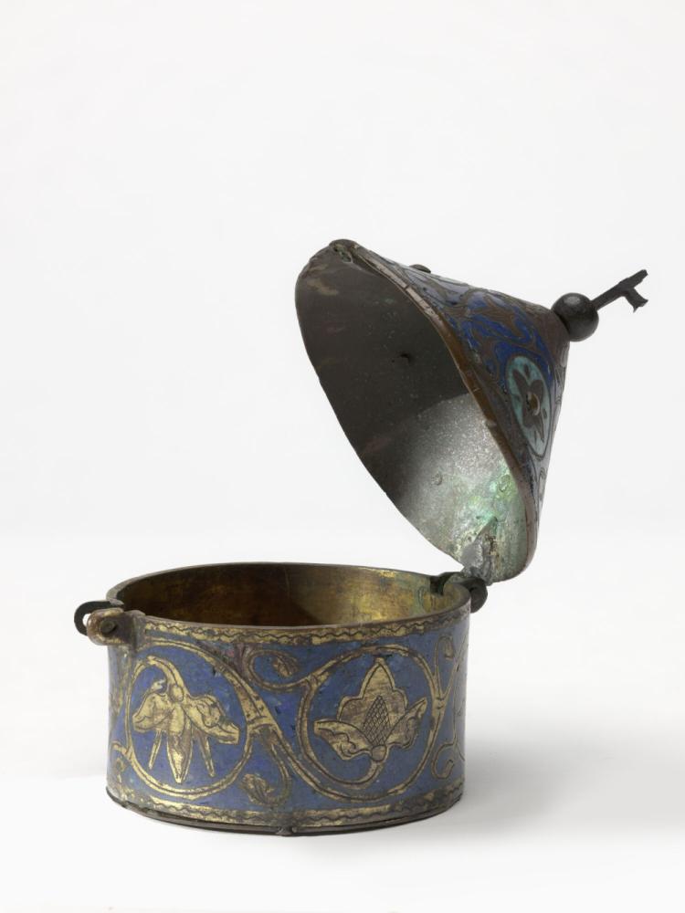 Pyxis