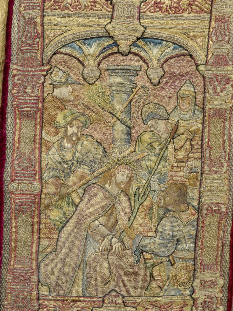 Koorkap met Christus op de koude steen