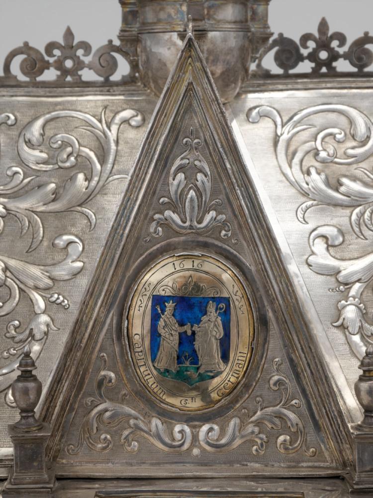 Reliekschrijn van Sint-Macharius een versiering op het reliekschrijn van Sint-Macharius