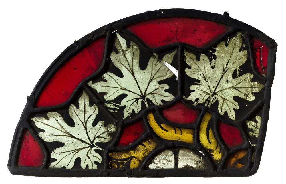 Glasraamfragment met wingerdbladeren