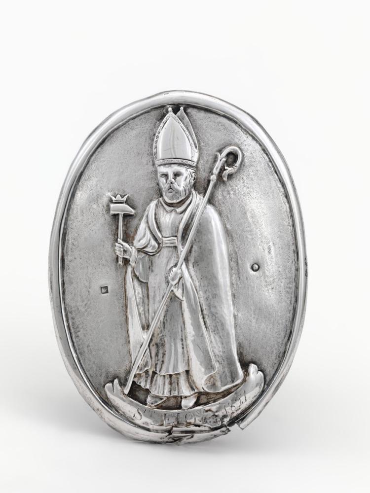 Schild van zilver met de afbeelding van Sint-Eligius