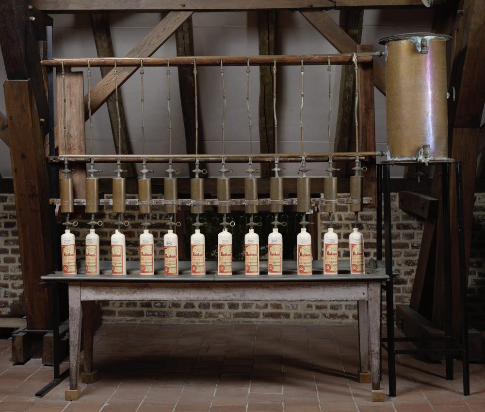 Afvulapparaat voor jeneverstopen voor Rubbens, Zele, ca. 1920