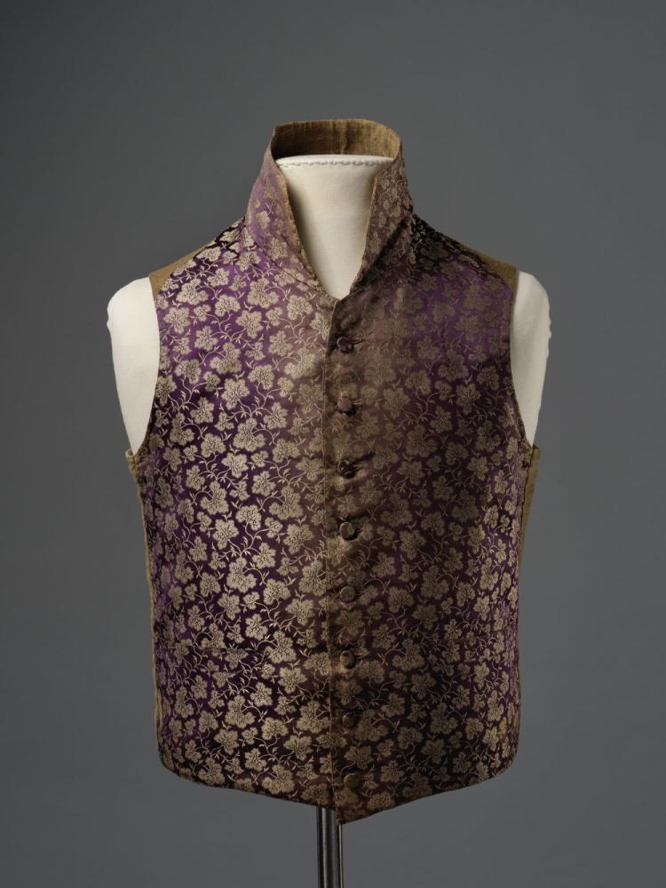 Vest in paarse satijn met ecrukleurige tekening