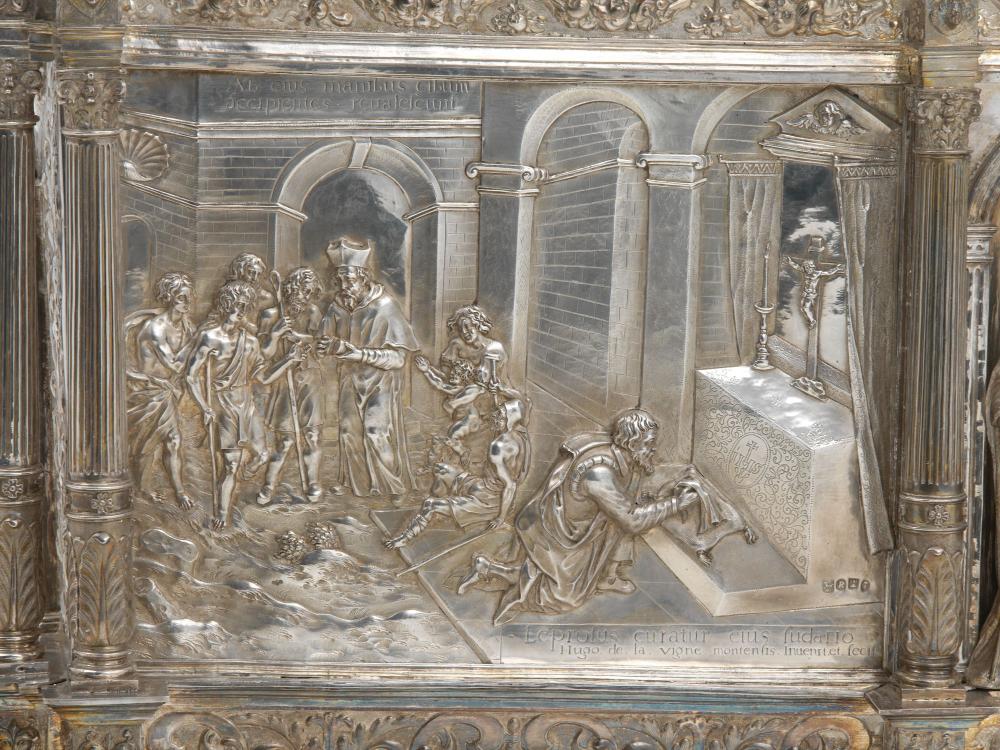 Reliekschrijn van Sint-Macharius een versiering op het reliekschrijn van Sint-Macharius