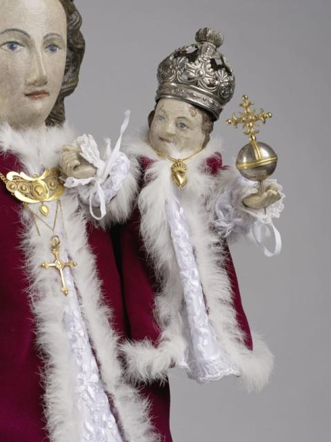 Arnold II Cleersnijders (1707-1783), Onze-Lieve-Vrouw-Presentatie met zilveren kroontjes en scepter, 17de eeuw, gepolychromeerd hout, zilver