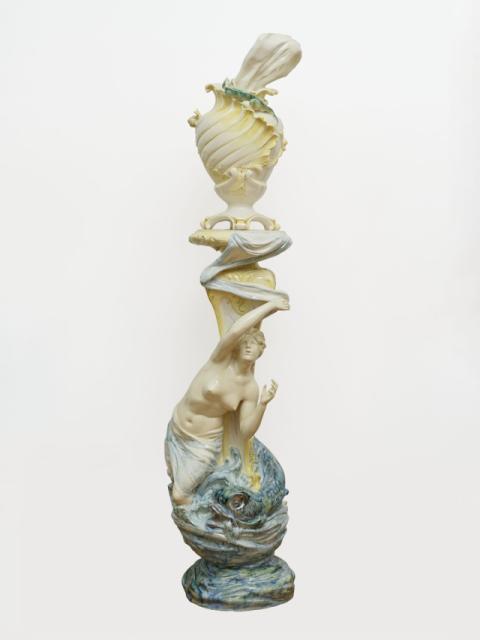 Ensemble van vaas op sokkel 'Nimf', Manufacture de Céramiques Décoratives de Hasselt, eerste helft 20ste eeuw