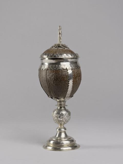 Steven Van der Locht (1620-1675), Kokosbeker De Roode Roos, 1652, zilver, kokosnoot