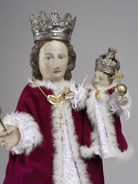 Arnold II Cleersnijders (1707-1783), Onze-Lieve-Vrouw-Presentatie met zilveren kroontjes en scepter, 17de eeuw, gepolychromeerd hout, zilver
