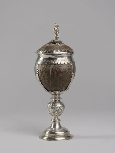 Steven Van der Locht (1620-1675), Kokosbeker De Roode Roos, 1652, zilver, kokosnoot