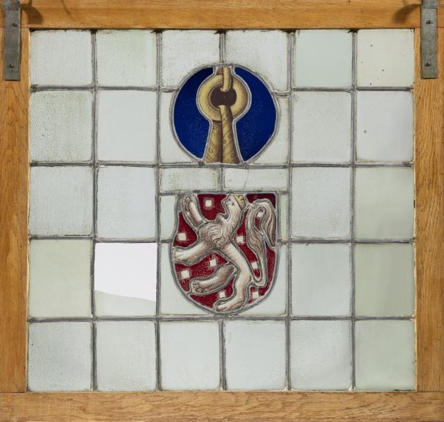 Glasraam van Herkenrode met onbekend wapen en wapen van de familie Van Pietersheim, s.d., glas-in-lood