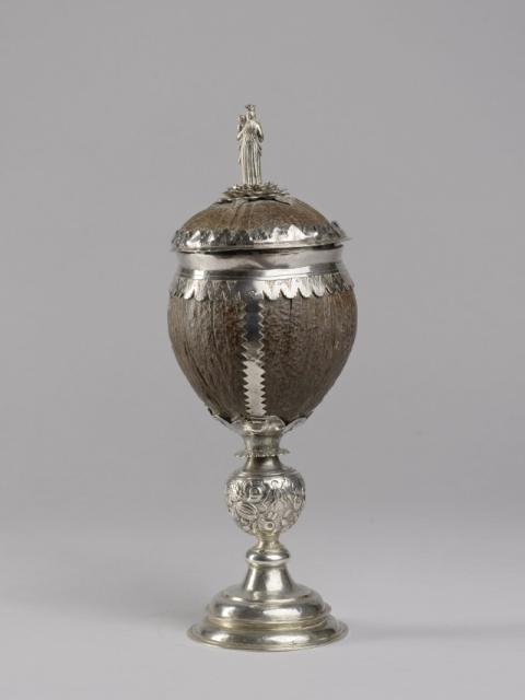 Steven Van der Locht (1620-1675), Kokosbeker De Roode Roos, 1652, zilver, kokosnoot