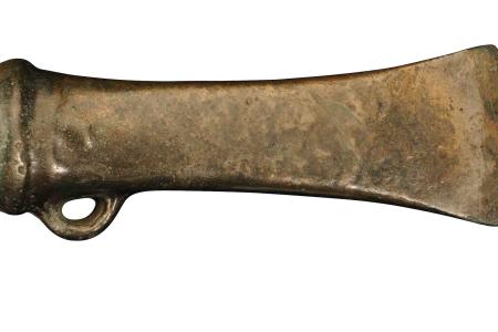 Volledige kokerbijl van het Plainseautype in brons