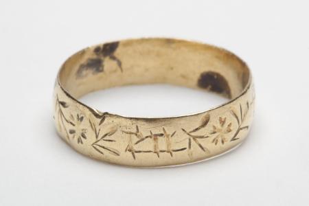 Kleine ring van goud