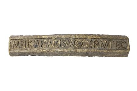 Volledige ingot (baar) in lood met opschrift van Tiberius