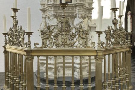 Hekwerk rond de sacramentstoren