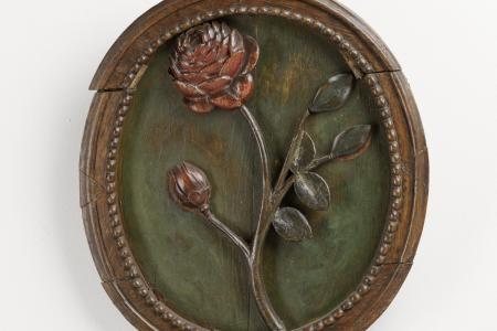 Daniël van Vlierden (1651-1716), embleem De Roode Roos, 18de eeuw, gepolychromeerd eikenhout, snijwerk