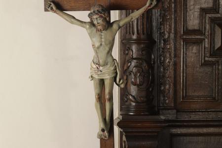 Detail van de preekstoel: Christus aan het kruis