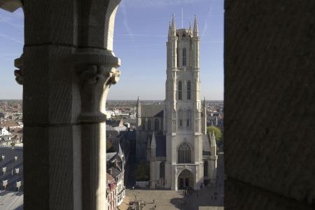 zicht op de Sint-Baafskathedraal Gent