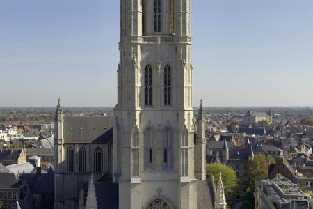 zicht op de Sint-Baafskathedraal Gent