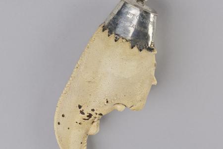 Onbekend, kreeftenschaar De Roode Roos, 1657, zilver en organisch materiaal