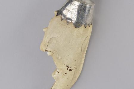 Onbekend, kreeftenschaar De Roode Roos, 1657, zilver en organisch materiaal