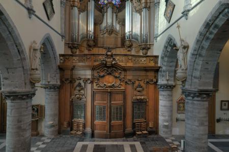 Middenschip en orgel