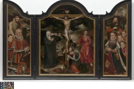 Christus aan het kruis met Maria  Johannes en Maria Magdalena