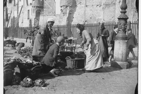 De groentemarkt op het Sint-Veerleplein