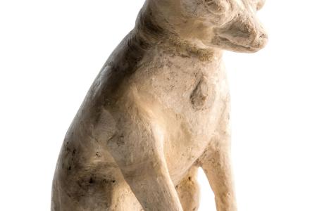 Volledige figurine van een hond in terracotta