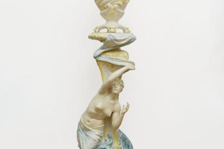 Ensemble van vaas op sokkel 'Nimf', Manufacture de Céramiques Décoratives de Hasselt, eerste helft 20ste eeuw