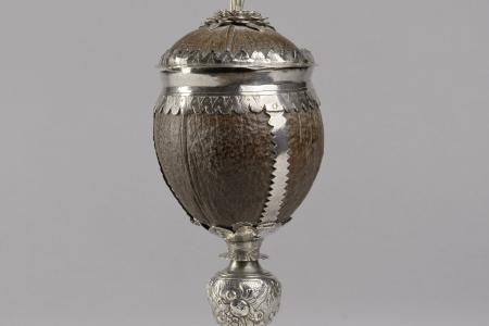 Steven Van der Locht (1620-1675), Kokosbeker De Roode Roos, 1652, zilver, kokosnoot
