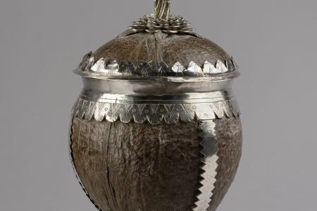 Steven Van der Locht (1620-1675), Kokosbeker De Roode Roos, 1652, zilver, kokosnoot