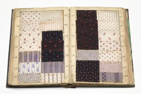 Boek met stalen bedrukt katoen van de Gentse textieldrukkerij De Smet frères tussen 1847-1852