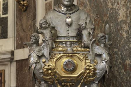 Reliekschrijn van Sint-Carolus Borromeus.