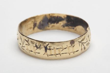 Kleine ring van goud