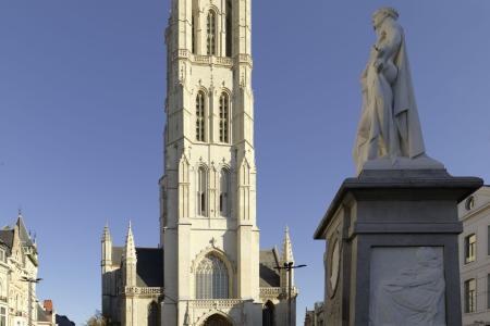 zicht op de Sint-Baafskathedraal Gent